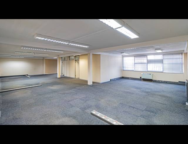 1,048M² OFFICE TO LET IN FERNDALE